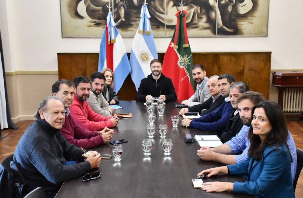 Azcué analizó junto al gabinete los avances del Plan de Infraestructura y Desarrollo hacia el Bicentenario 
