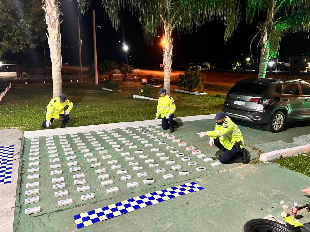 En un control vehícular la policía secuestró 142 teléfonos celulares