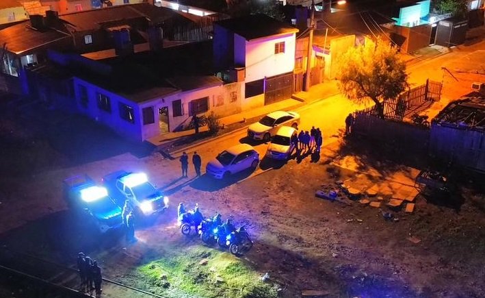 Secuestro de un trozo compacto de Cocaína y dos personas detenidas