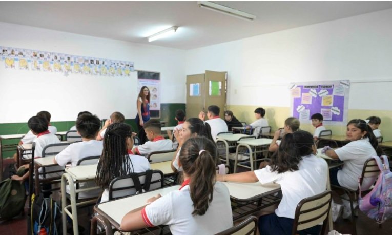 Proponen ampliar las horas de clase en escuelas públicas