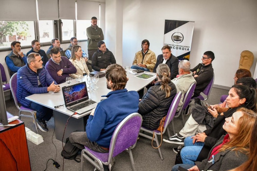 Vialidad analizó el mantenimiento de caminos rurales con gobiernos locales del departamento Concordia
