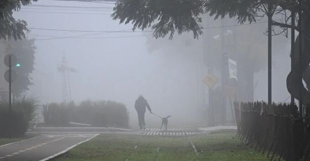 Entre Ríos: el SMN renovó el alerta violeta por bancos de niebla y neblinas.