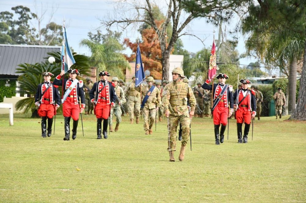 El intendente Azcué participó del acto por el 216° Aniversario del Ejército Argentino