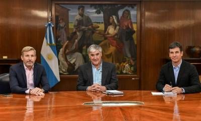 Frigerio mantuvo una reunión de trabajo con Luis Caputo y funcionarios del Ministerio de Economía de Nación