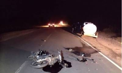 Accidente sobre la Ruta 4 entre una moto y una camioneta