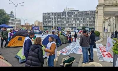 AGMER acampa frente a Casa Gris: cuestionan el ingreso del proyecto de reforma jubilatoria al Senado