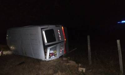 Una camioneta volcó en el 248 de la Ruta 18