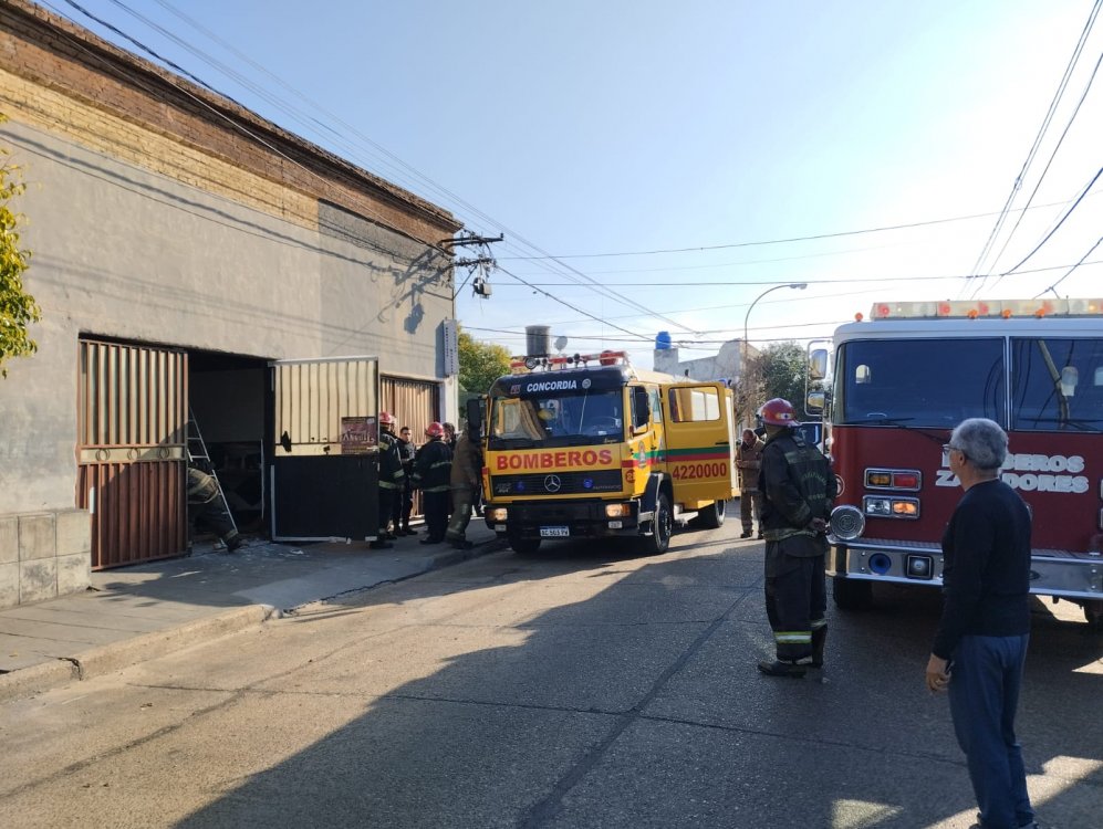Rescataron a un obrero en una obra en construcción que se desmoronó.