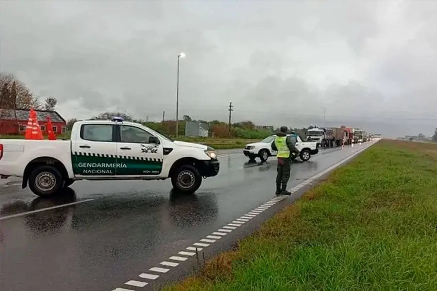 Fatal choque múltiple en la Ruta Nacional 12: cuatro personas fallecieron y cinco heridos