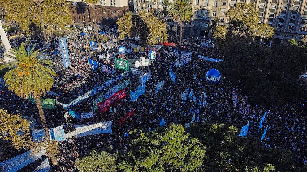 El Gobierno y las universidades sellaron un acuerdo salarial y presupuestario, pero continúa la demanda en la Corte