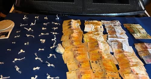 Secuestraron cocaína, dinero y una moto, y detuvieron a dos personas