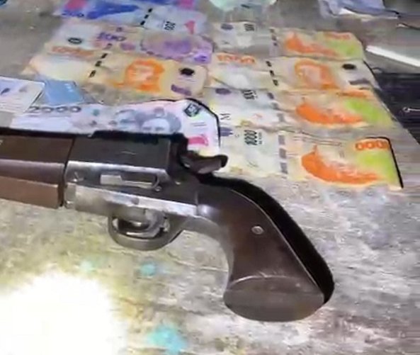 Secuestro de arma de fuego y una persona detenida