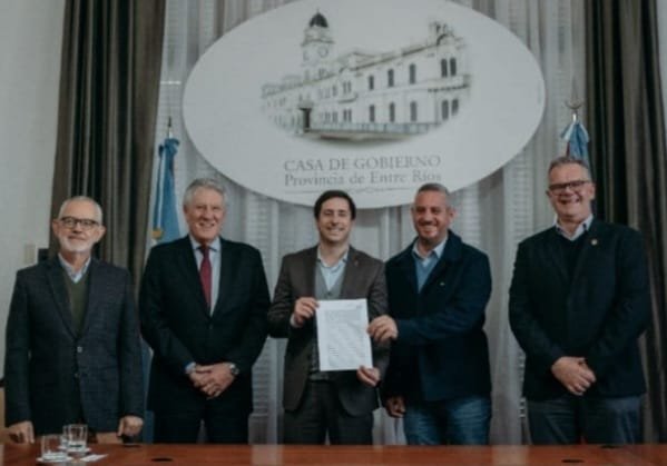 Cusinato destacó la firma del contrato para la nueva planta de tratamiento de aguas residuales de Colón