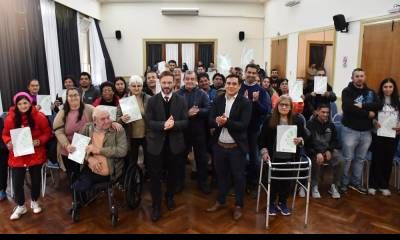 Se realizó la entrega de 29 escrituras a familias de distintos barrios de la ciudad