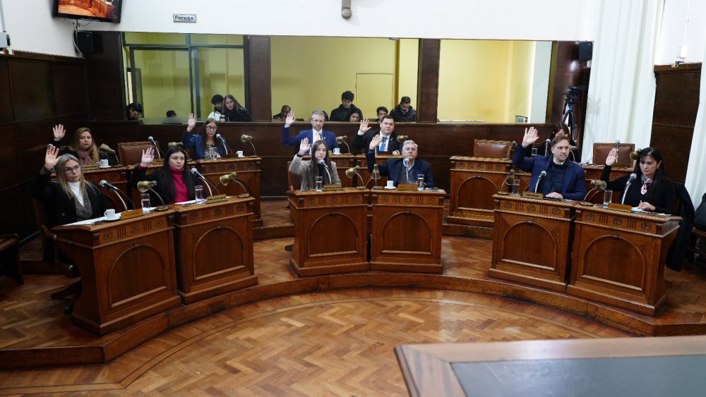 Concejales aprobaron citar a funcionario de Azcué para que explique la baja de contratos