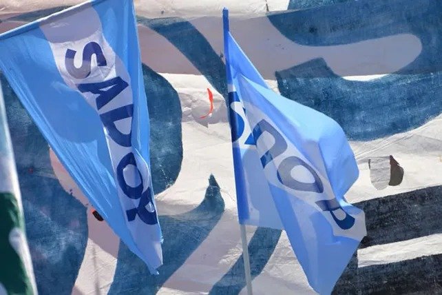Docentes privados reclaman por demoras en el pago de salarios y exigen una solución urgente.