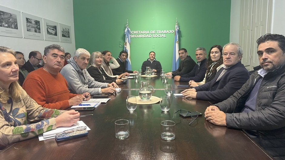 La provincia mejoró la propuesta salarial para los docentes y ratificó su compromiso con el diálogo