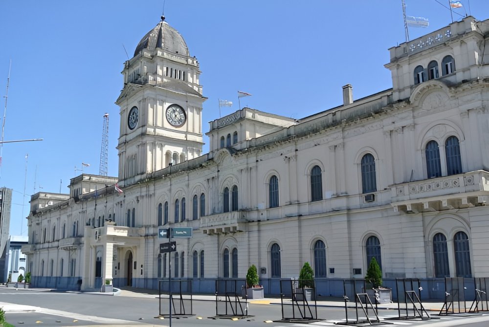 La provincia mejoró la propuesta salarial para los docentes y ratificó su compromiso con el diálogo