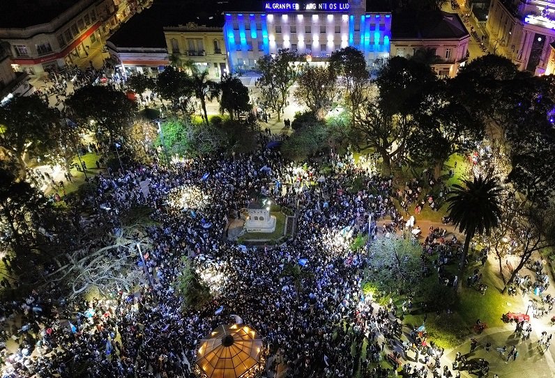 Miles de concordienses festejaron la clasificación a semifinales del mundial