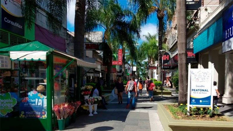 Por el partido de Argentina comercios locales cierran anticipadamente para que sus empleados lleguen a tiempo.