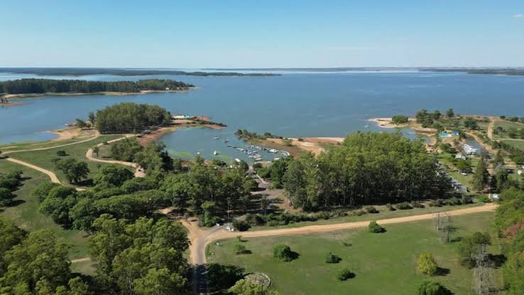 Codesal y el Colegio de Arquitectos diseñarán proyectos para potenciar el lago Salto Grande