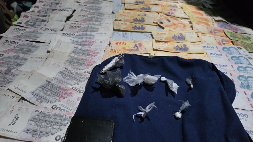 Allanamientos con secuestro de Piedras de Cocaína y tres personas detenidas