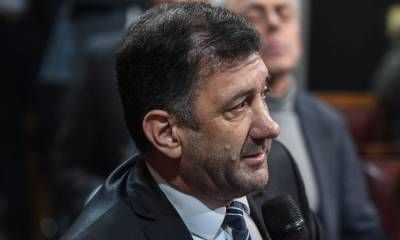 La Justicia confirmó que el ex senador Edgardo Kueider quedará detenido cuando regrese al país.