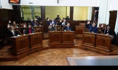 Concejales aprobaron citar a funcionario de Azcué para que explique la baja de contratos