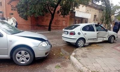 Un menor resultó con lesiones tras la colisión de dos automóviles