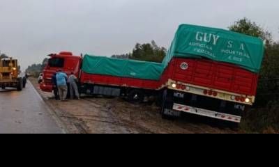 Despiste de camión en la ruta provincial 4 por una falla mecánica.