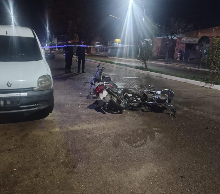 Dos motos chocaron de frente y sus conductores resultaron lesionados