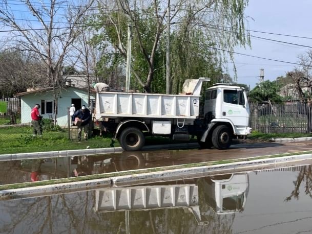 Comenzaron las evacuaciones preventivas en Concordia por el avance del arroyo Manzores.