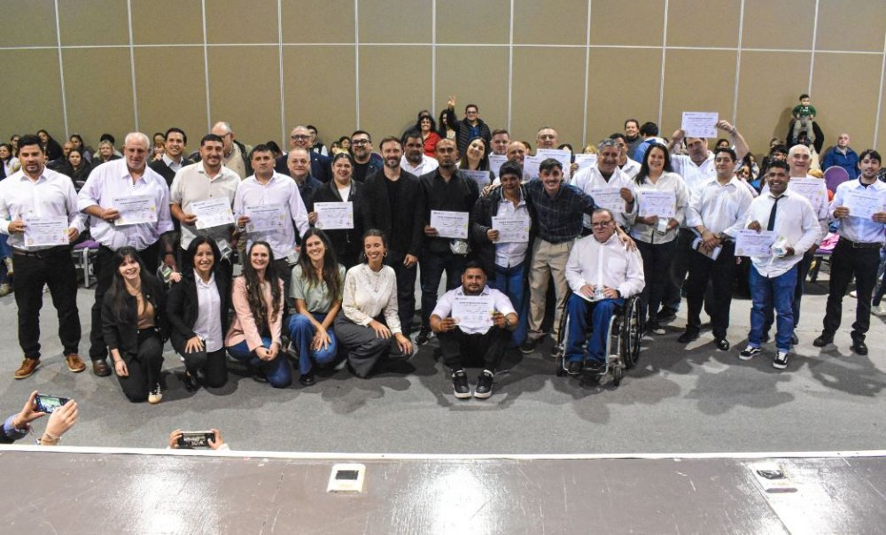 Agentes municipales de Concordia finalizaron sus estudios secundarios con el programa Oportunidades