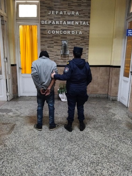 Un hombre detenido luego de tres allanamientos realizados por la policía