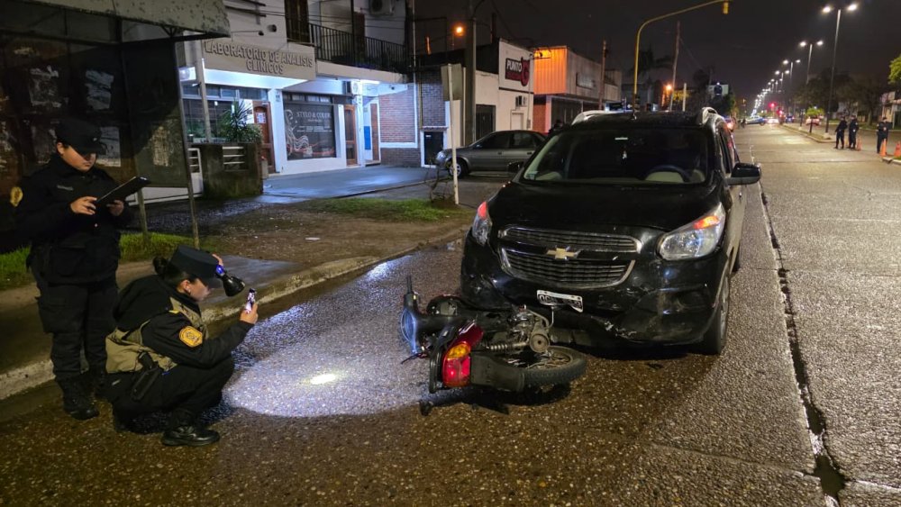 Trágico accidente: un motociclista perdió la vida tras chocar con un automóvil 