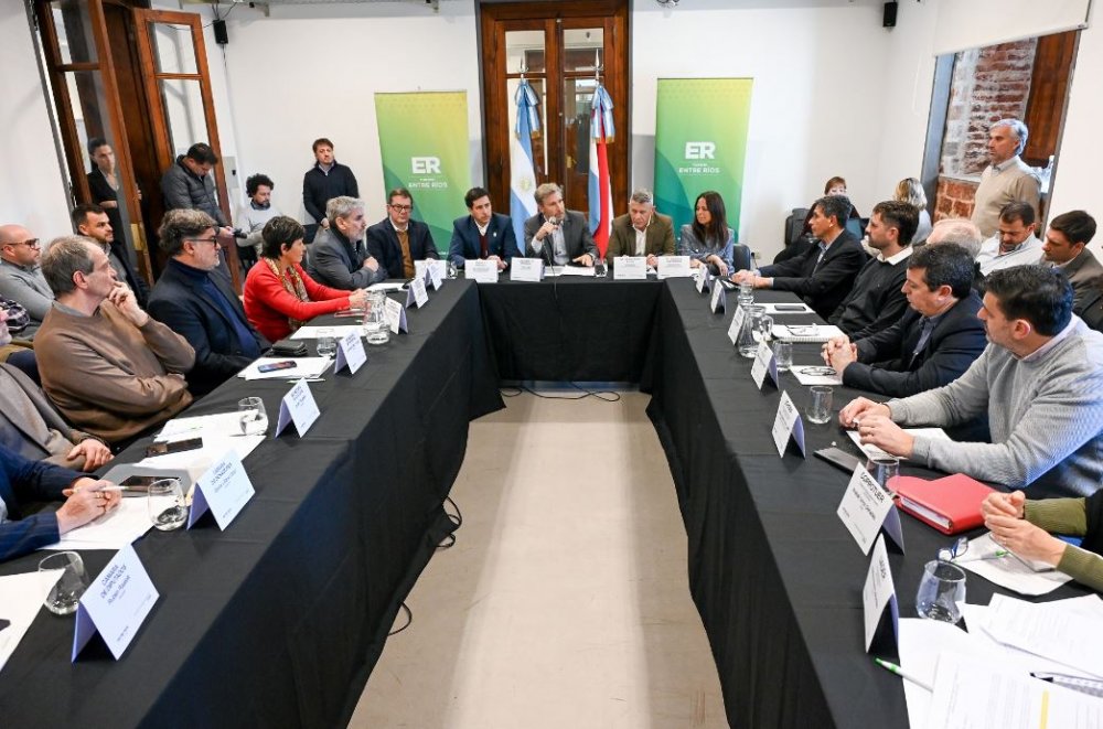 El gobernador anunció medidas de alivio para el sector turístico
