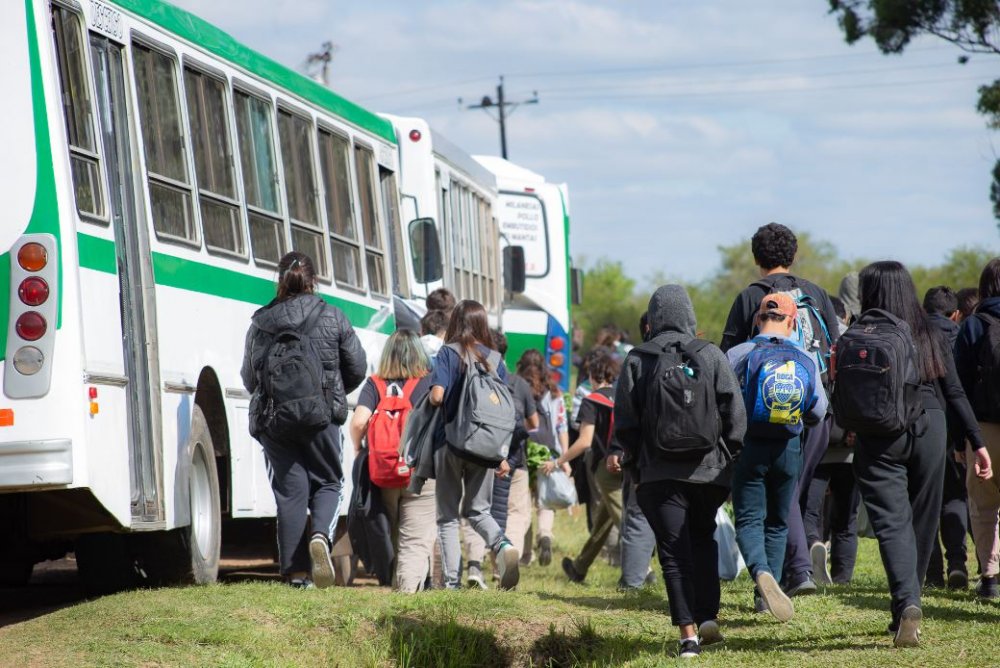El transporte escolar rural acerca a más de 10.000 estudiantes a la escuela