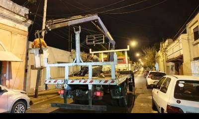 El municipio realiza el recambio de luminarias por tecnología led en distintas calles de la ciudad