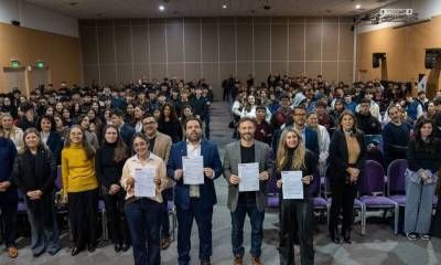 La provincia lanzó la campaña Compromiso por una Crianza Digital Saludable