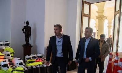 Frigerio entregó aportes y equipamiento para fortalecer la seguridad en 44 municipios y comunas
