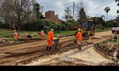 Se iniciaron los trabajos de pavimentación en calle San Juan y avanzan en 6 de Caballería