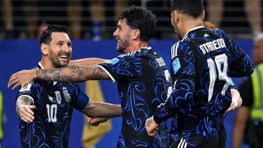 Senesi y el retiro de Messi: “Fue un orgullo ser tu compañero, capitán”
