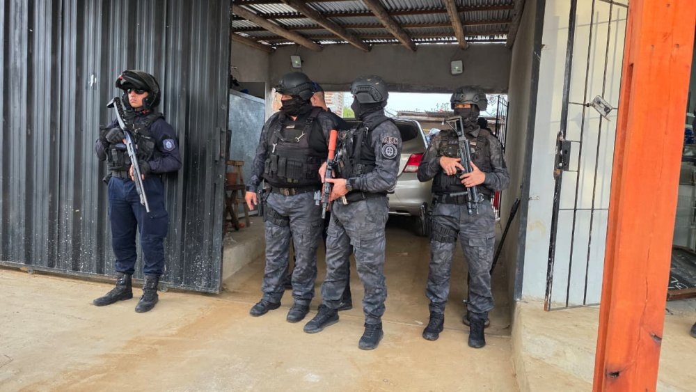 Un hombre fue detenido tras varios allanamientos en una causa por amenazas