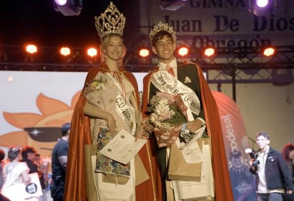 Hazaña histórica: El Bachillerato Artístico se lleva las dos coronas de la Fiesta del Estudiante.