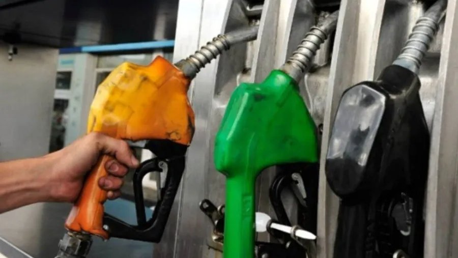 El Gobierno nacional postergó otra vez la actualización del impuesto a los combustibles