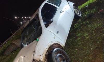 Siniestro vial en zona de Presidente Illia: despiste y vuelco de automóvil.