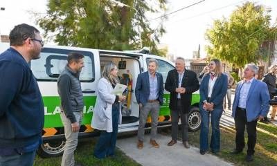 Frigerio entregó una nueva ambulancia al hospital de Viale