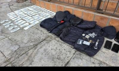 Dos estafadores fueron detenidos y secuestraron dinero y joyas