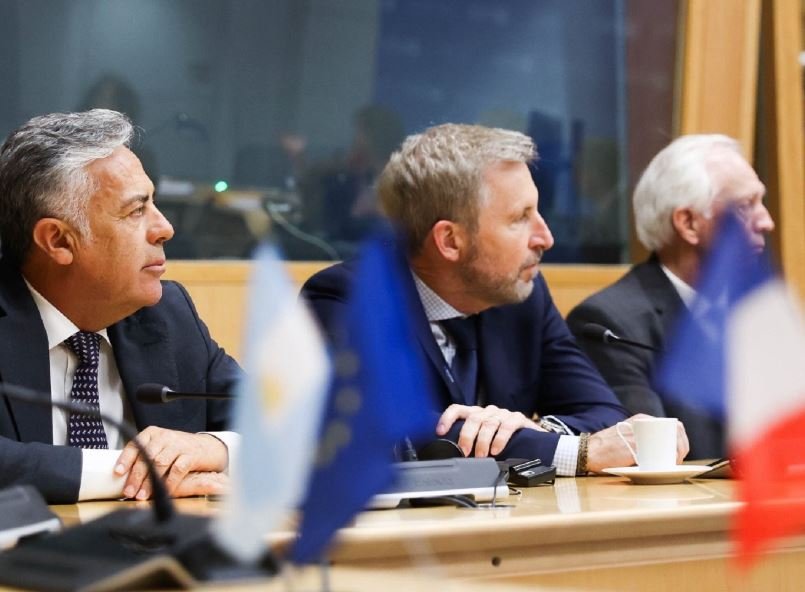 Frigerio evaluó en París herramientas de financiamiento para proyectos estratégicos de Entre Ríos