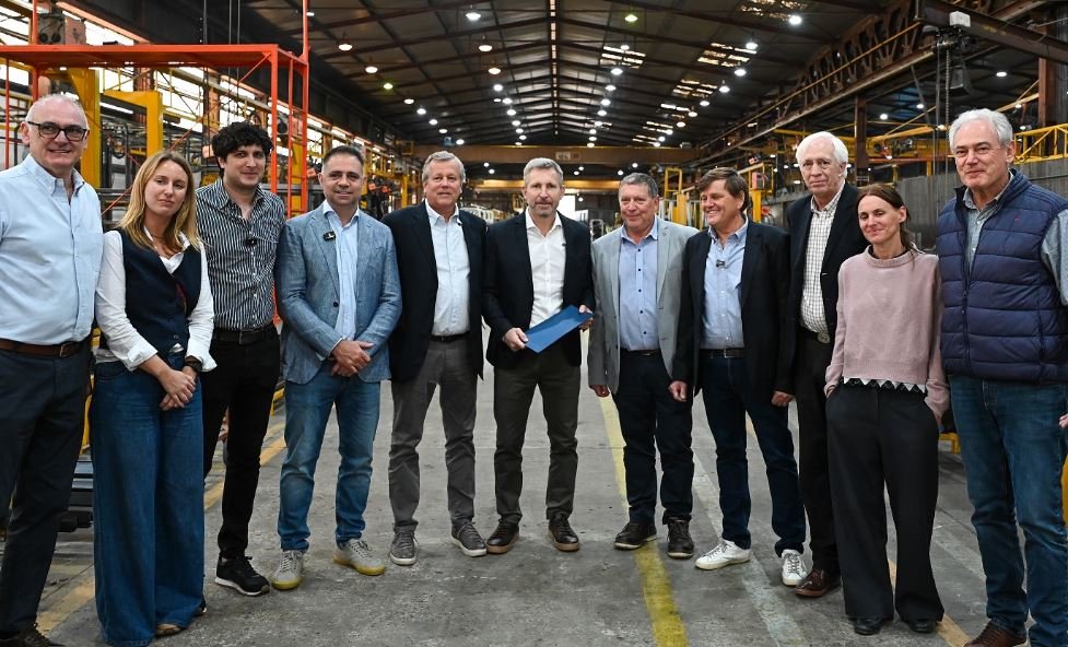 Frigerio entregó la adhesión al RINI a una metalúrgica de Gualeguaychú que proyecta invertir 9.500 millones
